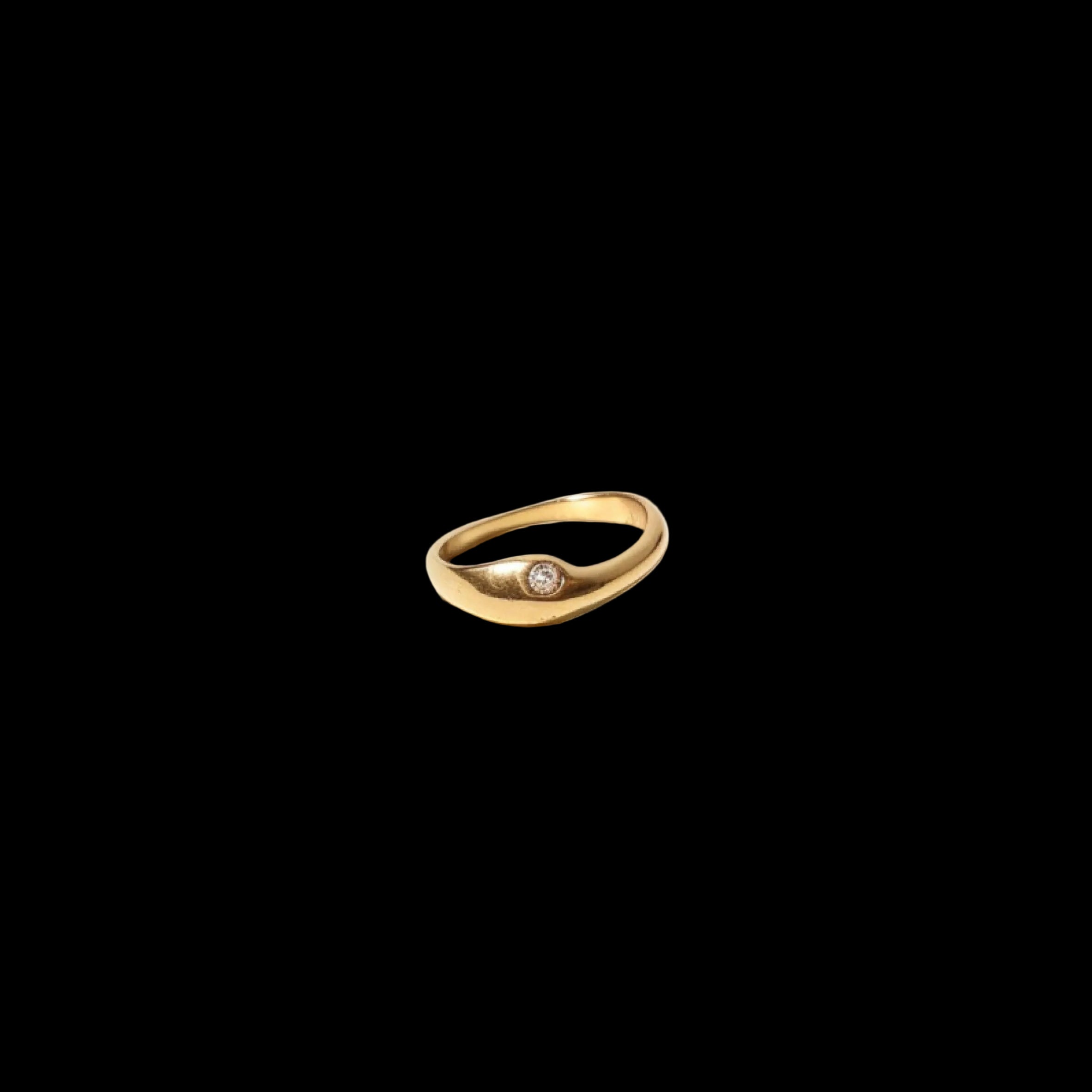 Gold band with cubic-z